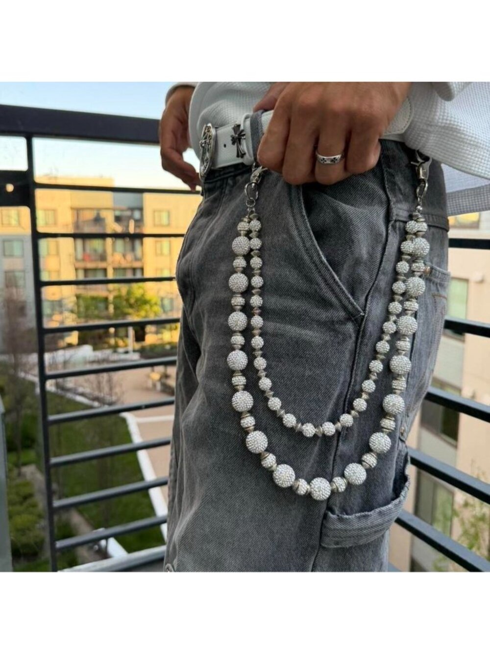 Really tuff white and black pant chain, super shiny in person